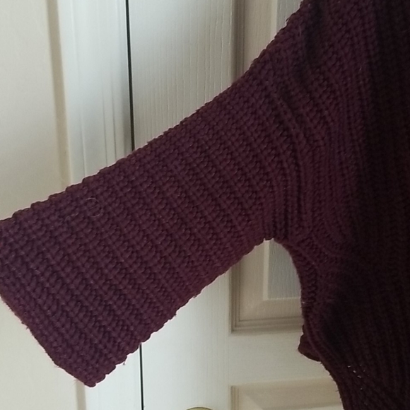 Wine Cableknit Off the Shoulder Sweater - Picture 4 of 6